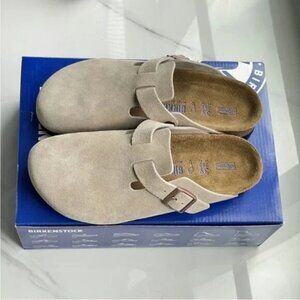 NWT Women's Taupe Suede Birkenstock Boston Shoes